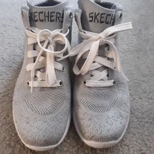 Hightop Skechers Size 7